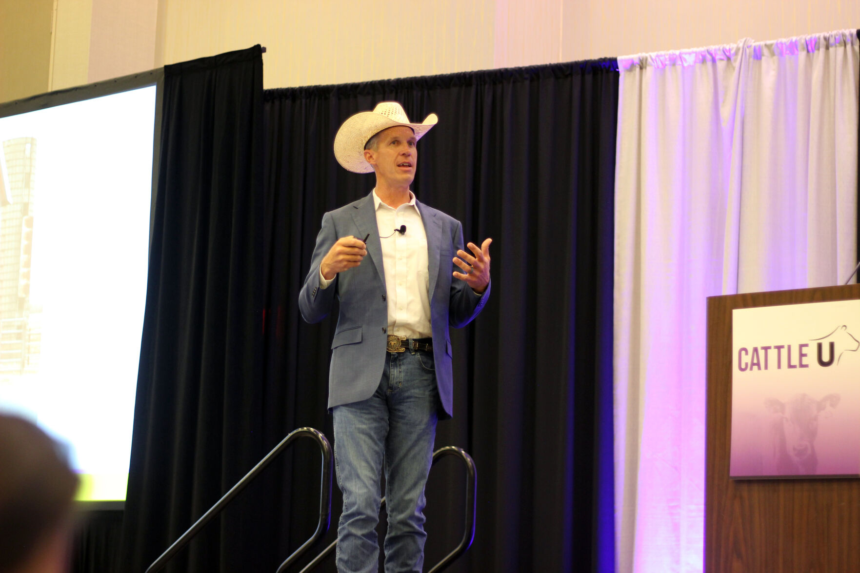 Matt Perrier delivers the keynote address during lunch at Cattle U. (Journal photo by Lacey Vilhauer.)
