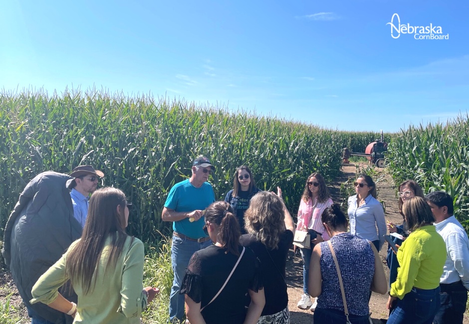 Mexican nutritionists and buyers discuss crop conditions with Dave Bruntz, farmer from Friend, Nebraska. (Photo courtesy of Nebraska Corn Board.)
