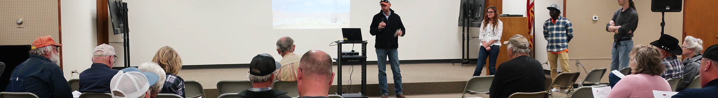 Kevin Wagner, Oklahoma Water Resources Center director, talks to well owners during the 2022 Oklahoma Well Owner Network Program. The 2023-24 program has kicked off, and coordinators are seeking out communities that need help with well water testing. (Photo by OSU Agriculture.)