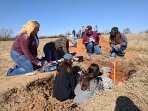 Howe’s innovative soil science courses teach concepts through experiential learning. (Photo courtesy of Julie Howe)