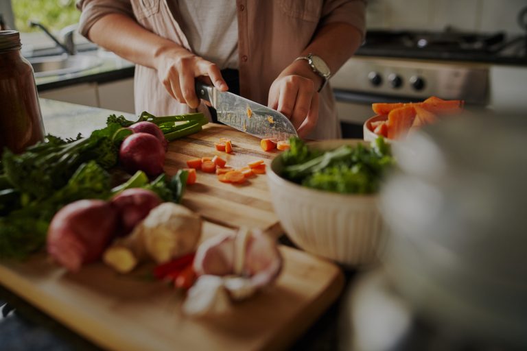 Cutting vegetables on cutting board (Photo: iStock - Lyndon Stratford)