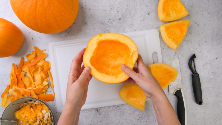 Peeled raw pumpkin slices close up on cutting board (Photo: iStock - Nature, food, landscape, travel)