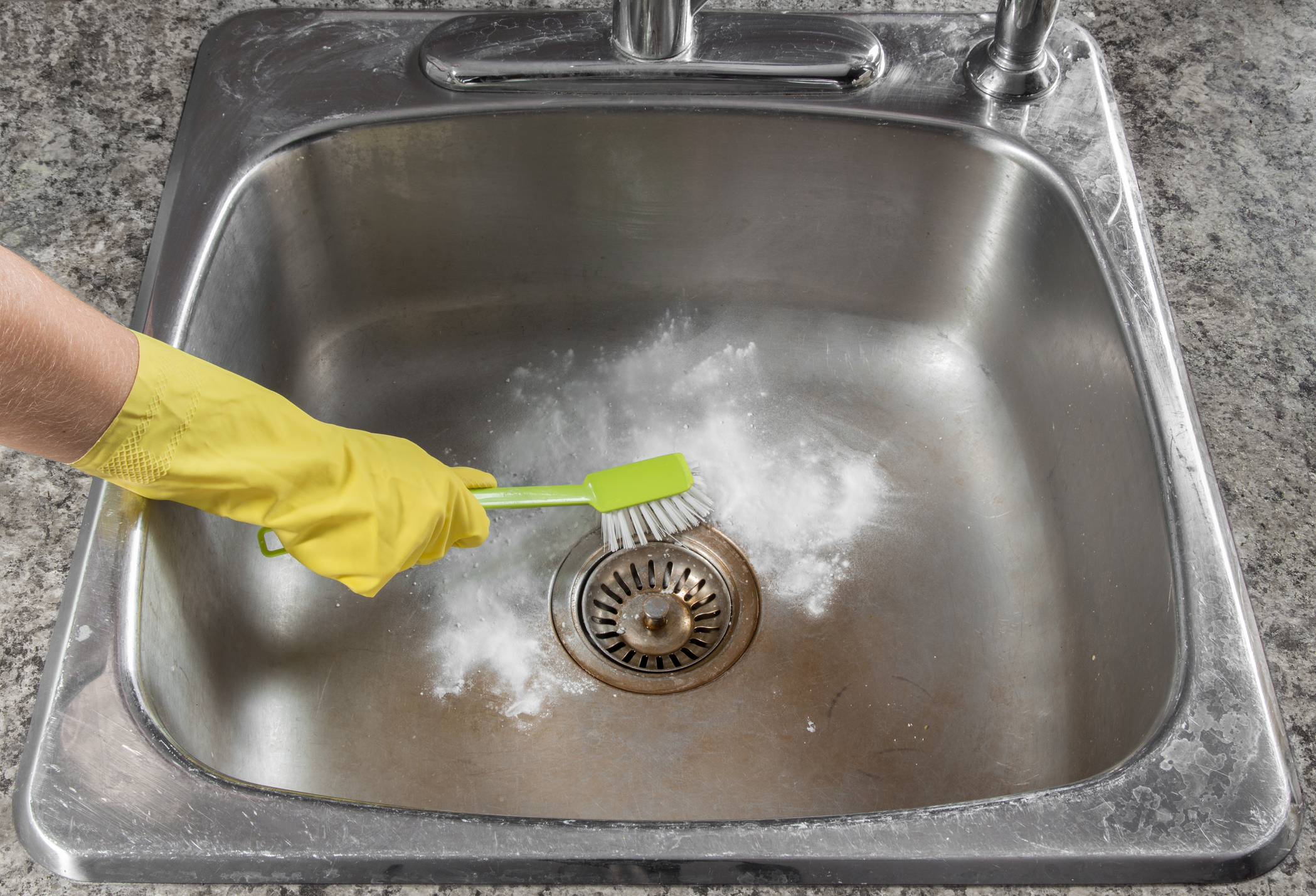 Cleaning the kitchen sink. (Photo: iStock - Studio Light and Shade)