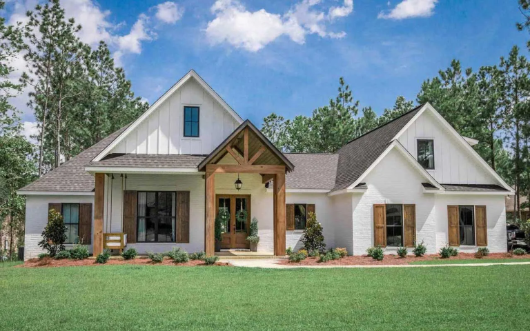 Main picture of High Plains Journal's weekly house plan courtesy of MonsterHousePlans.com.