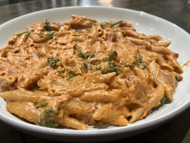 One pot creamy tomato spinach pasta