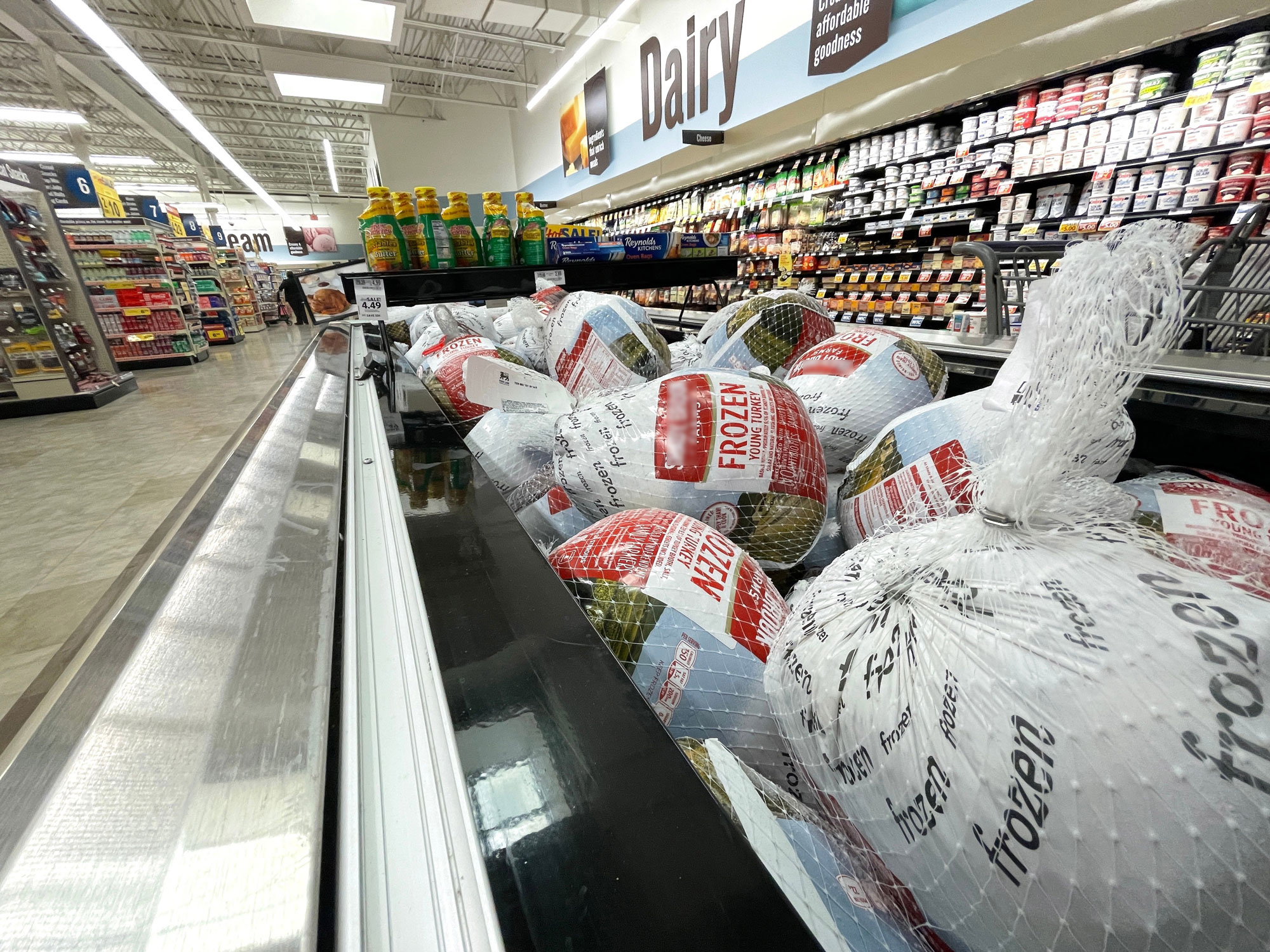 Frozen turkeys at a grocery story (Photo: USDA Food Safety and Inspection Service)