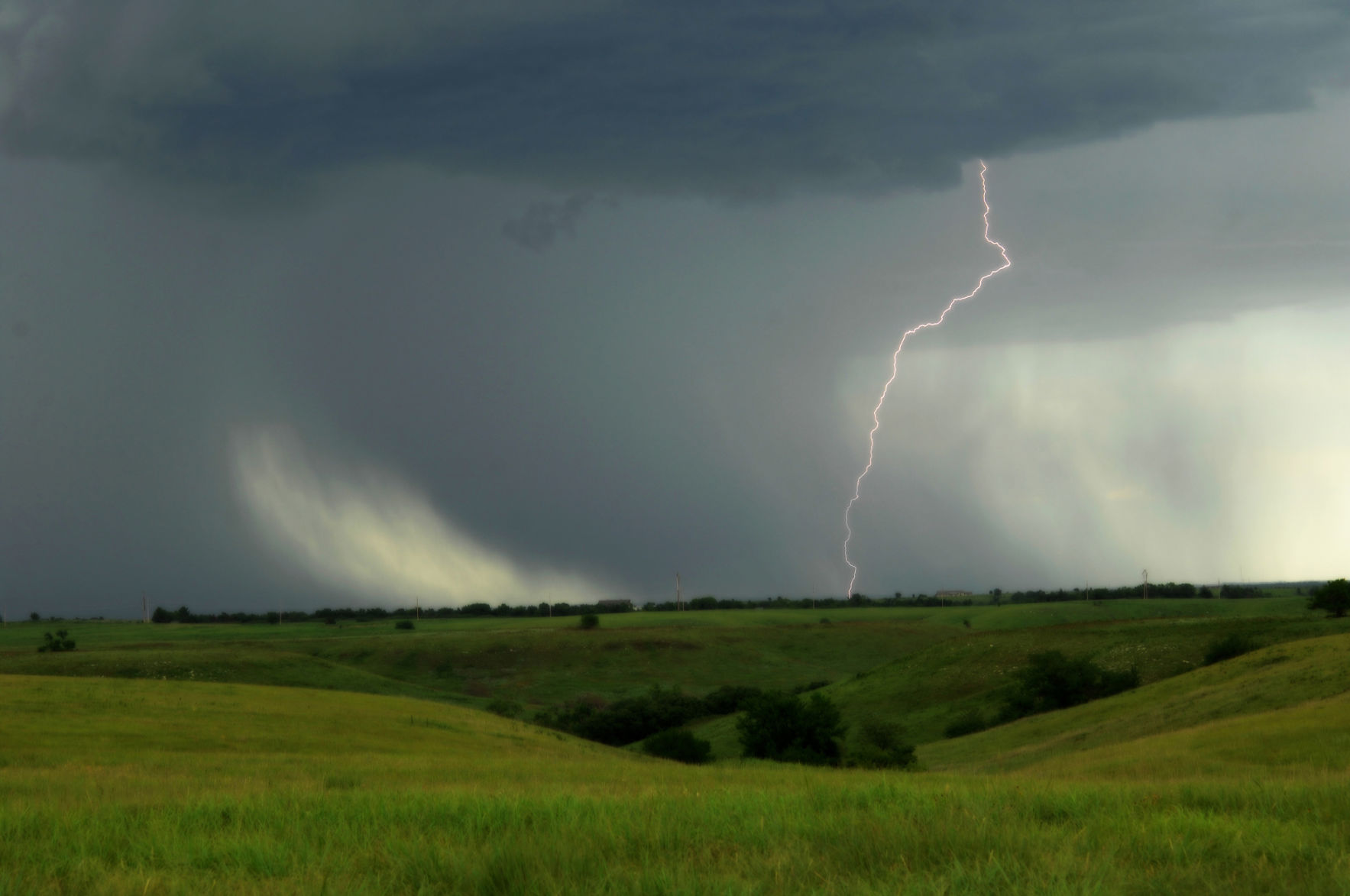 A sharp contrast in the air masses causes severe weather—thunderstorms and tornadoes. The contrast can be in temperature or in the amount of moisture, particularly if there is a dry line of air behind the storm system, said K-State climatologist Mary Knapp. (Courtesy photo taken near Manhattan, Kansas, by Dan Donnert.)