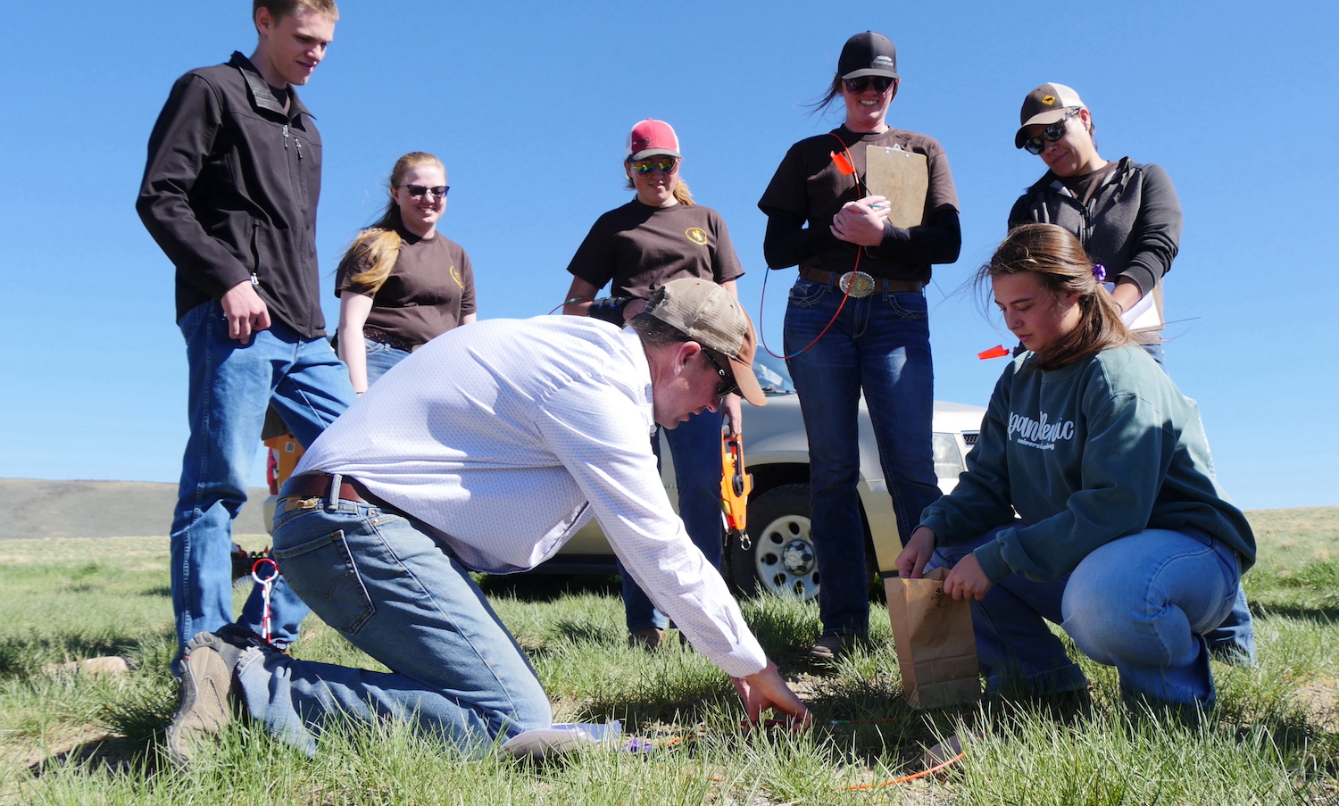 Brian Sebade, a lecturer in the UW Department of Ecosystem Science and Management, teaches a lesson on rangeland plants as part of UW Extension’s 2022 Ranch Camp at the Broadbent Ranch. (Photo by David Keto.)