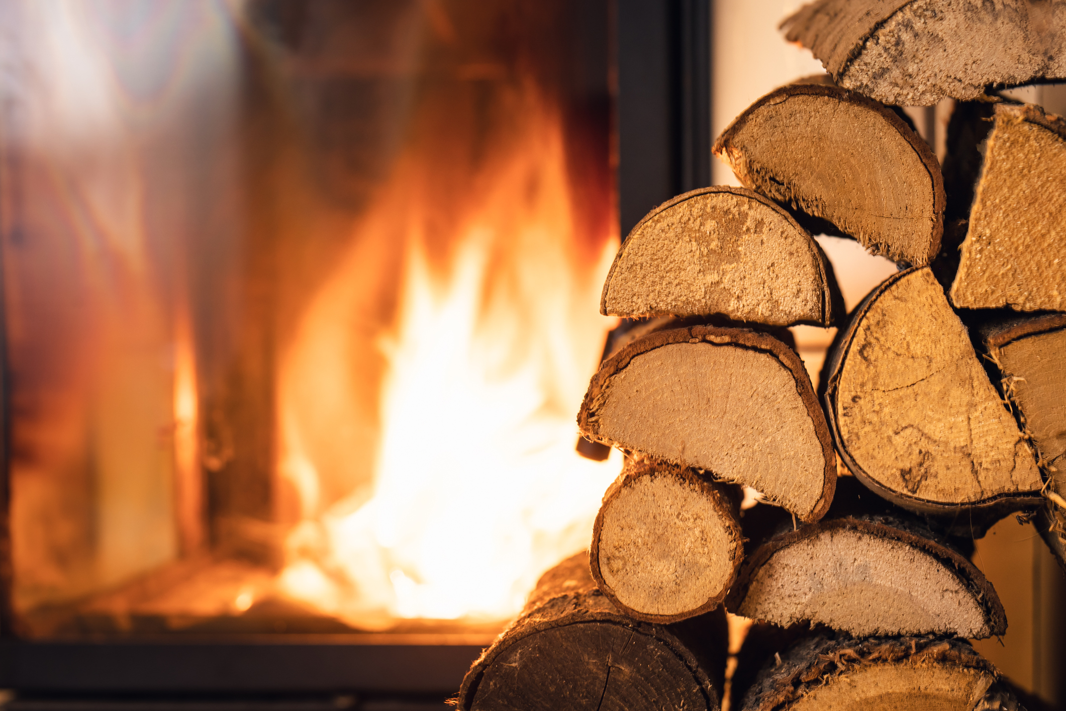 Firewood stack in front of stove. (Photo: iStock - Bastian Weltjen)