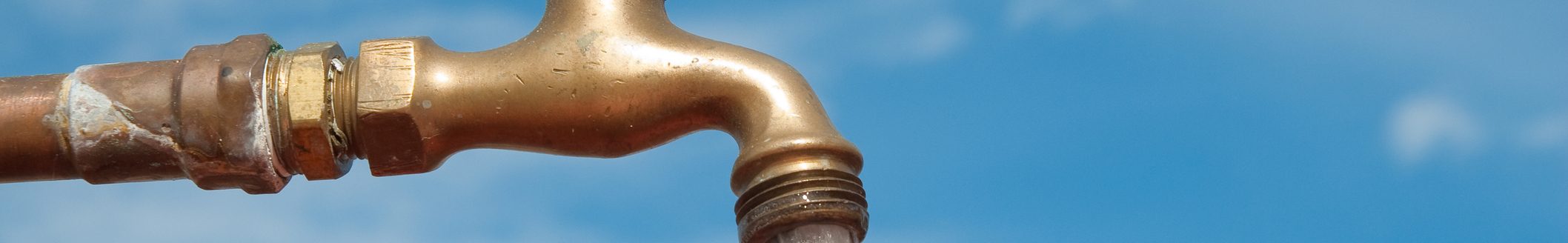 Image of a faucet spouting water (Photo: iStock - REKINC1980)