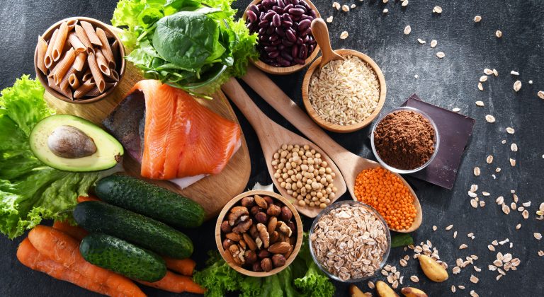 Food products recommended for stabilizing insulin and blood sugar levels. Diabetes diet (Photo: iStock - monticelllo)