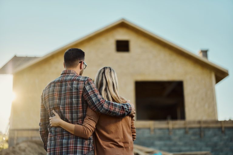Couple looking at built structure from outside.(Photo: iStock - skynesher)