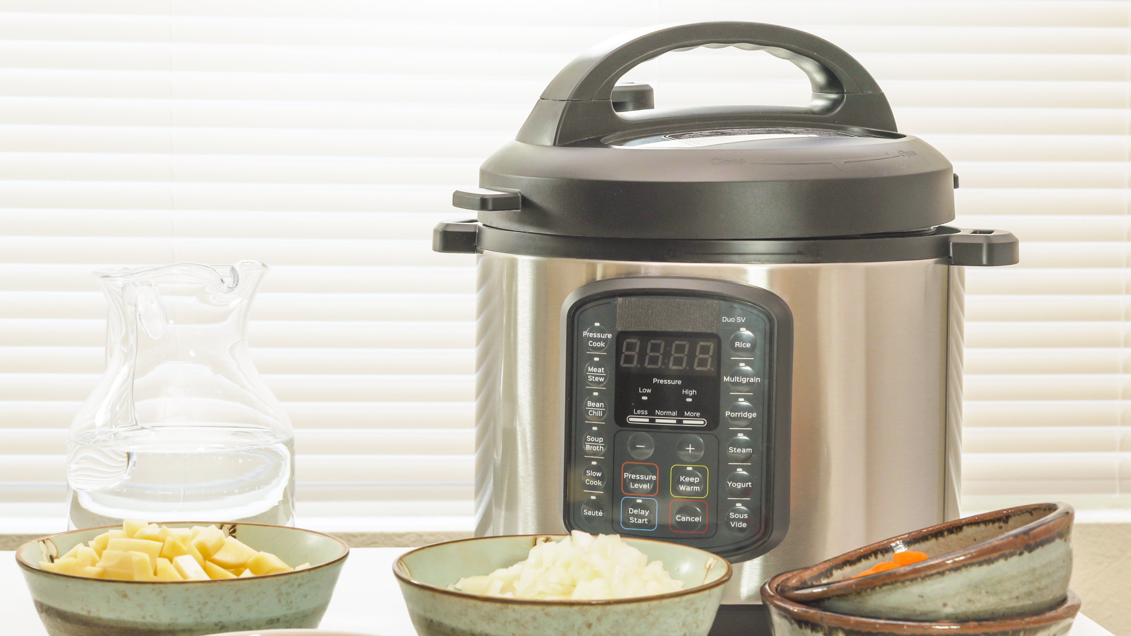 Modern electric multi cooker with some ingredients for cooking needs close up on kitchen table (Photo: iStock - Nature, food, landscape, travel)