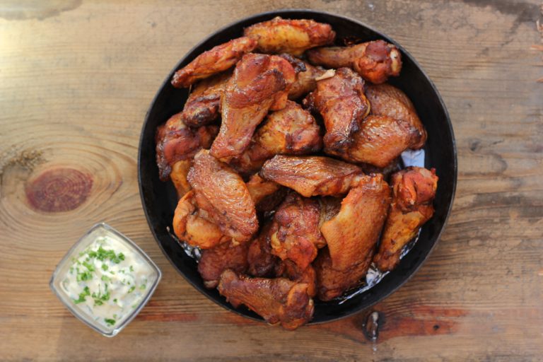 smoked chicken wings (Photo: iStock - Lyana Kozlova)