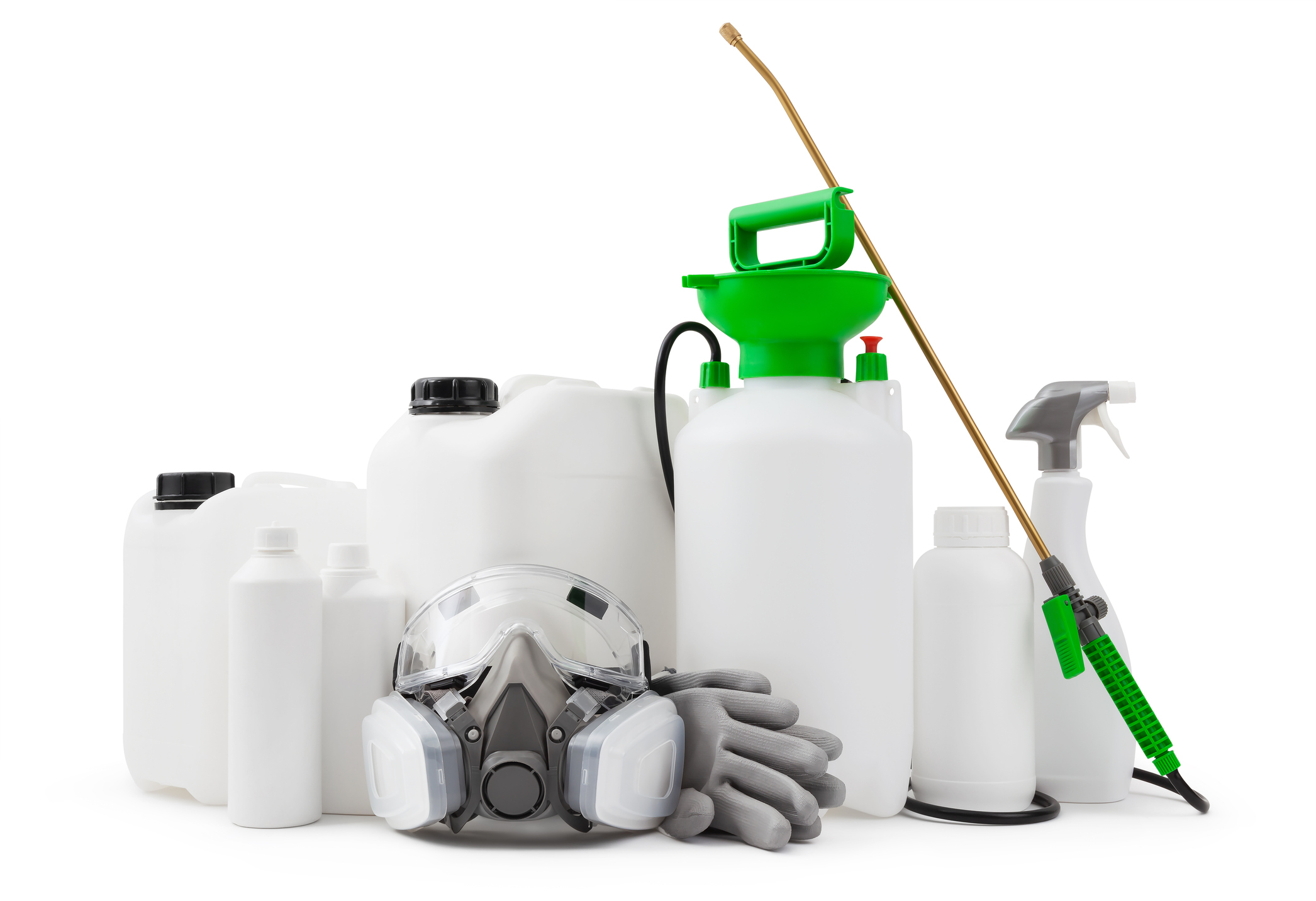 Disinfection, fertilizer and pesticide products isolated on white background with clipping path. Protective respirator mask, pump pressure sprayer and spray bottles for gardening and housekeeping (Photo: iStock - Visivasnc)