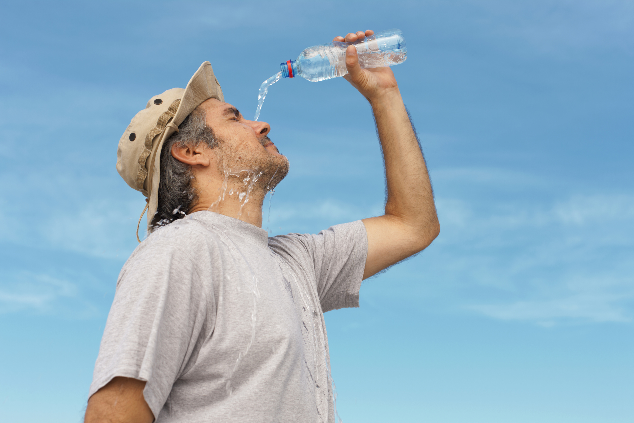 Man refreshing himself with water. (Photo: iStock - KovacsAlex)