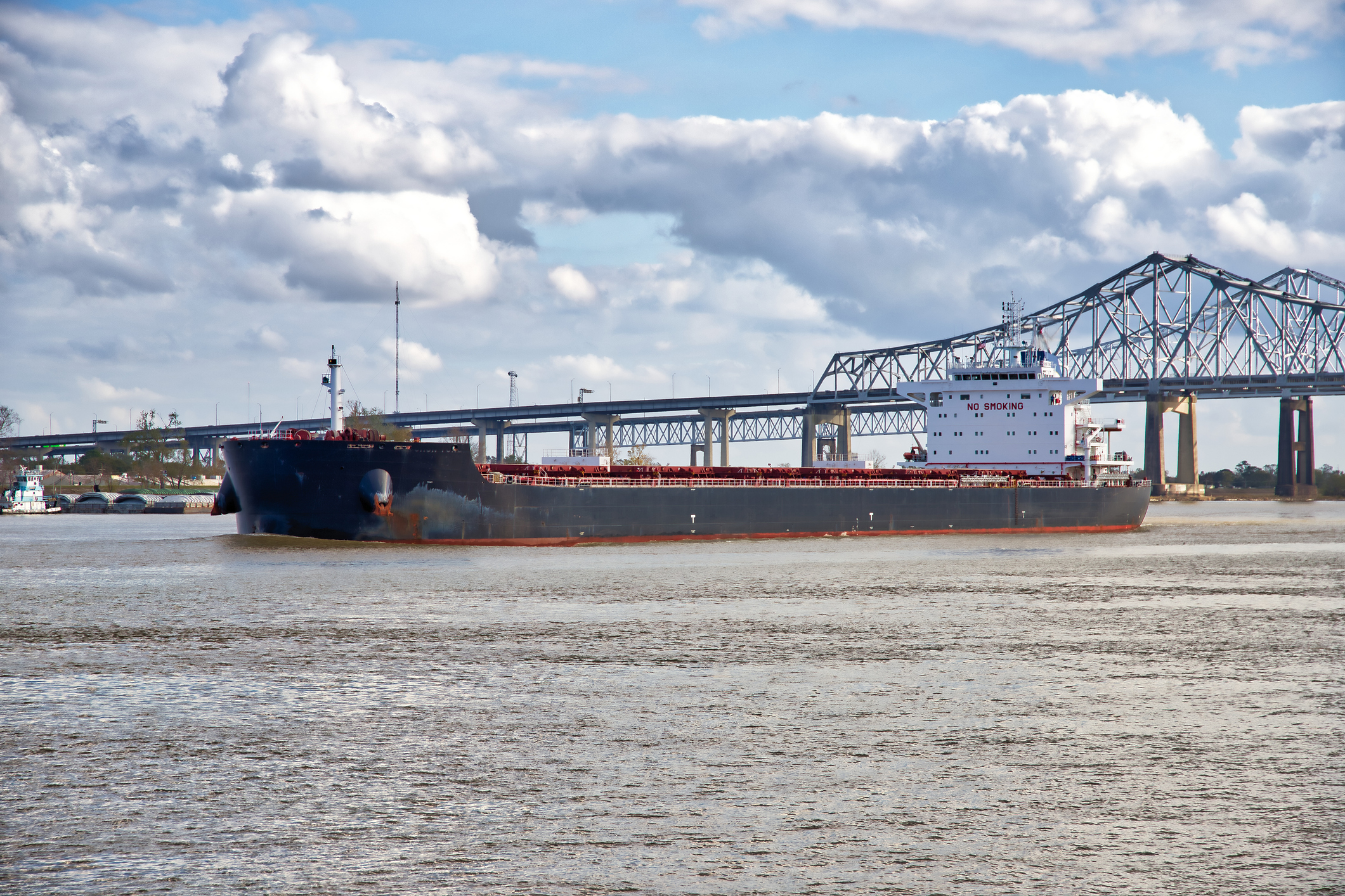 Cargo transport along the Mississippi River - New Orleans, Louisiana. (Photo: iStock - Laser1987)