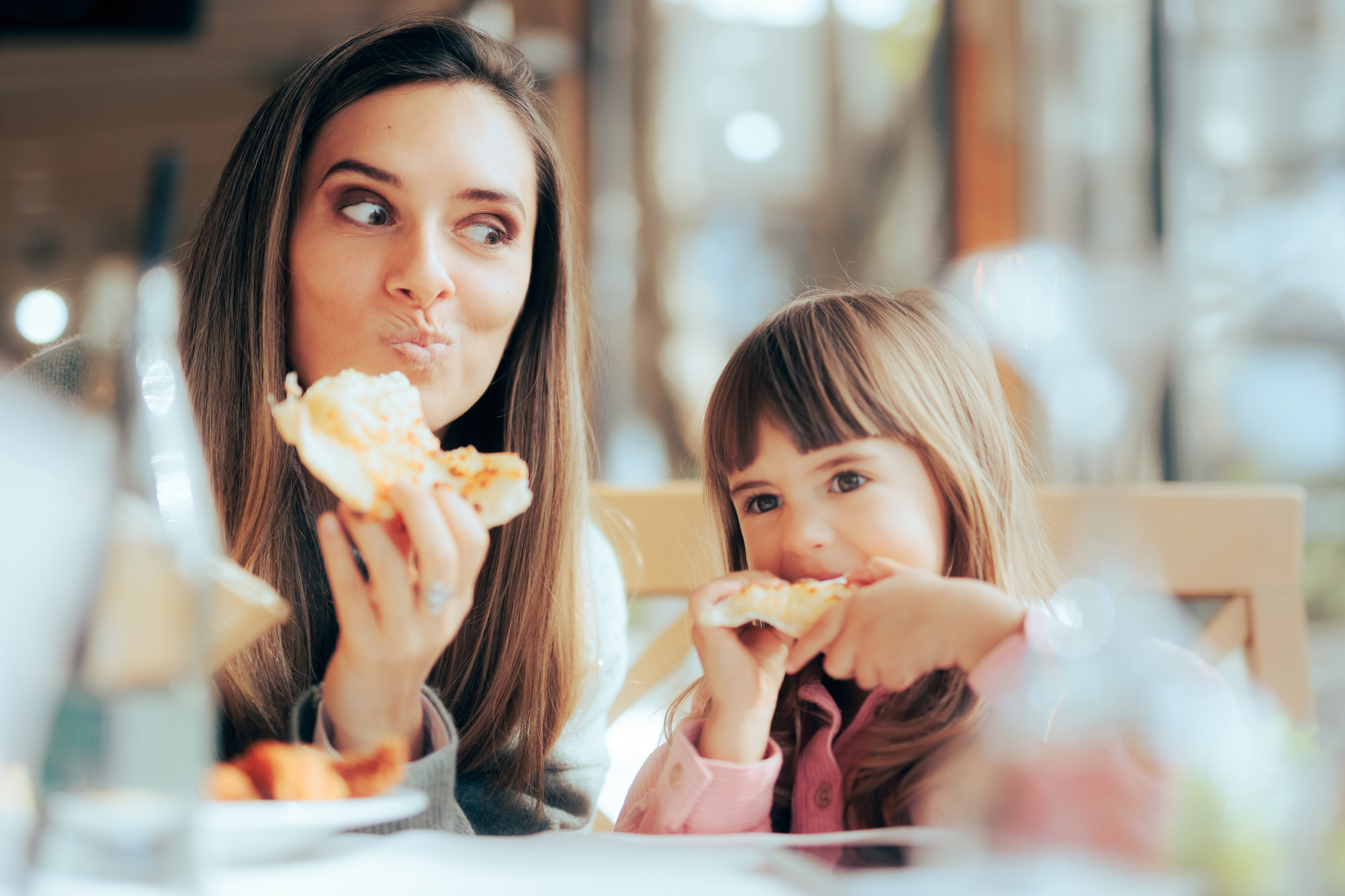 Happy family craving for a meal (Photo: iStock - nicoletaionescu)