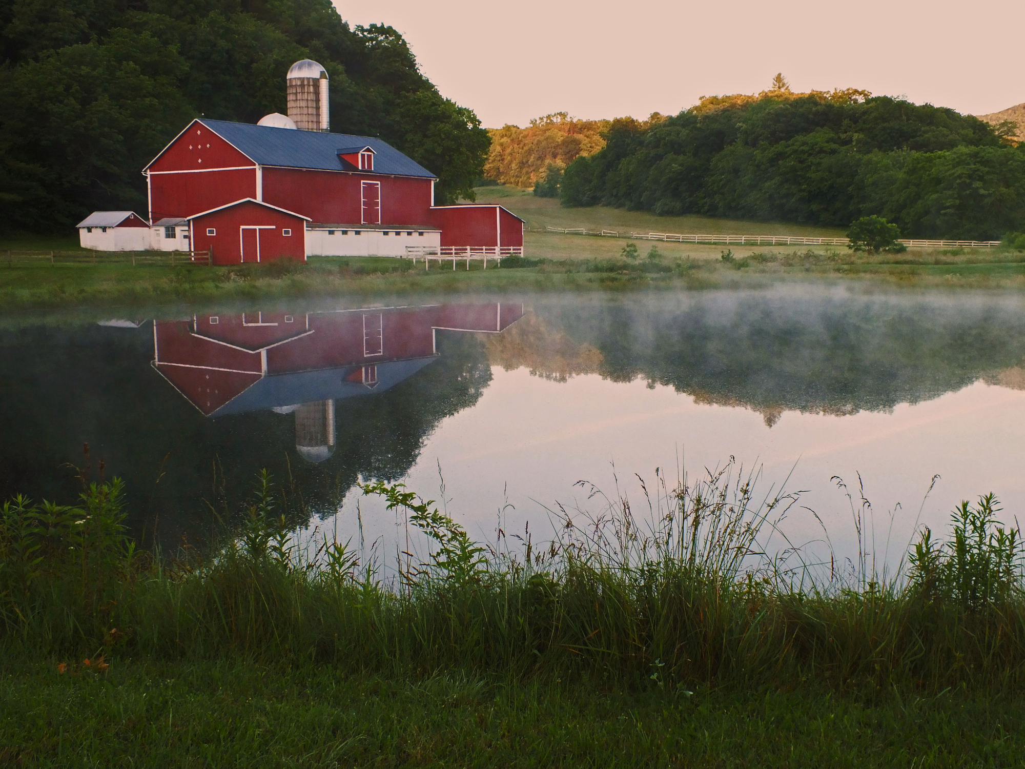 American Farmhouse reflected in a pond (Photo: iStock - CamPix1)