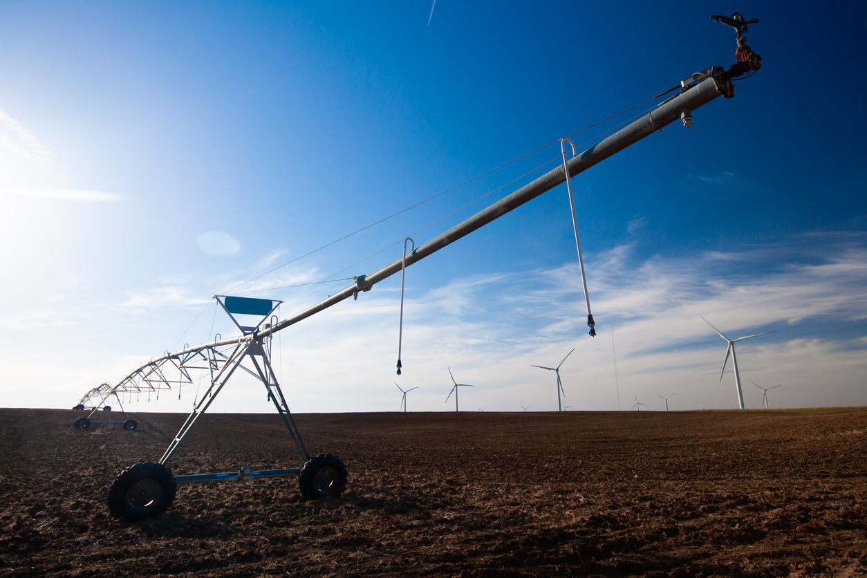 Kansas Wind Farm with agriculture in Pratt, KS. (Photo: iStock - Cavan Images)