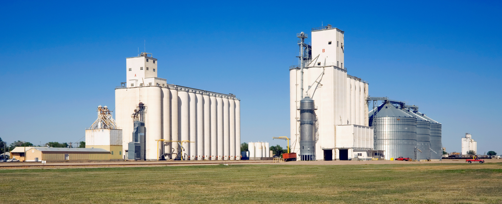 Grain Elevators, Kansas (Photo: iStock - j12tone)