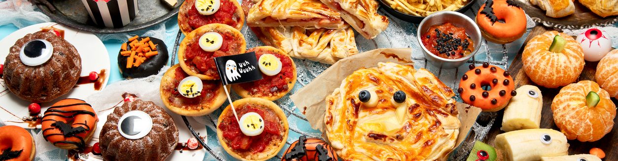 Fun Halloween dinner party table. (Photo: iStock - bit245)