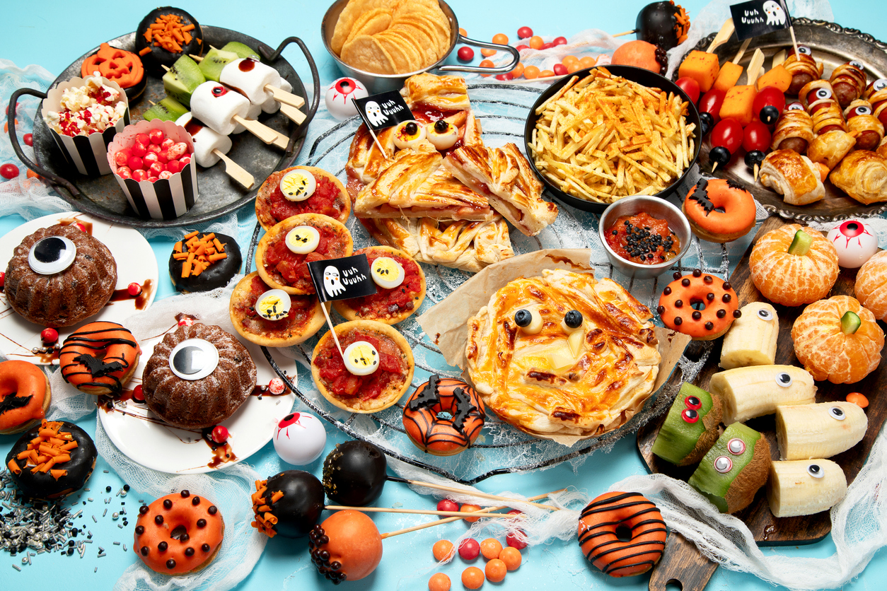 Fun Halloween dinner party table. (Photo: iStock - bit245)