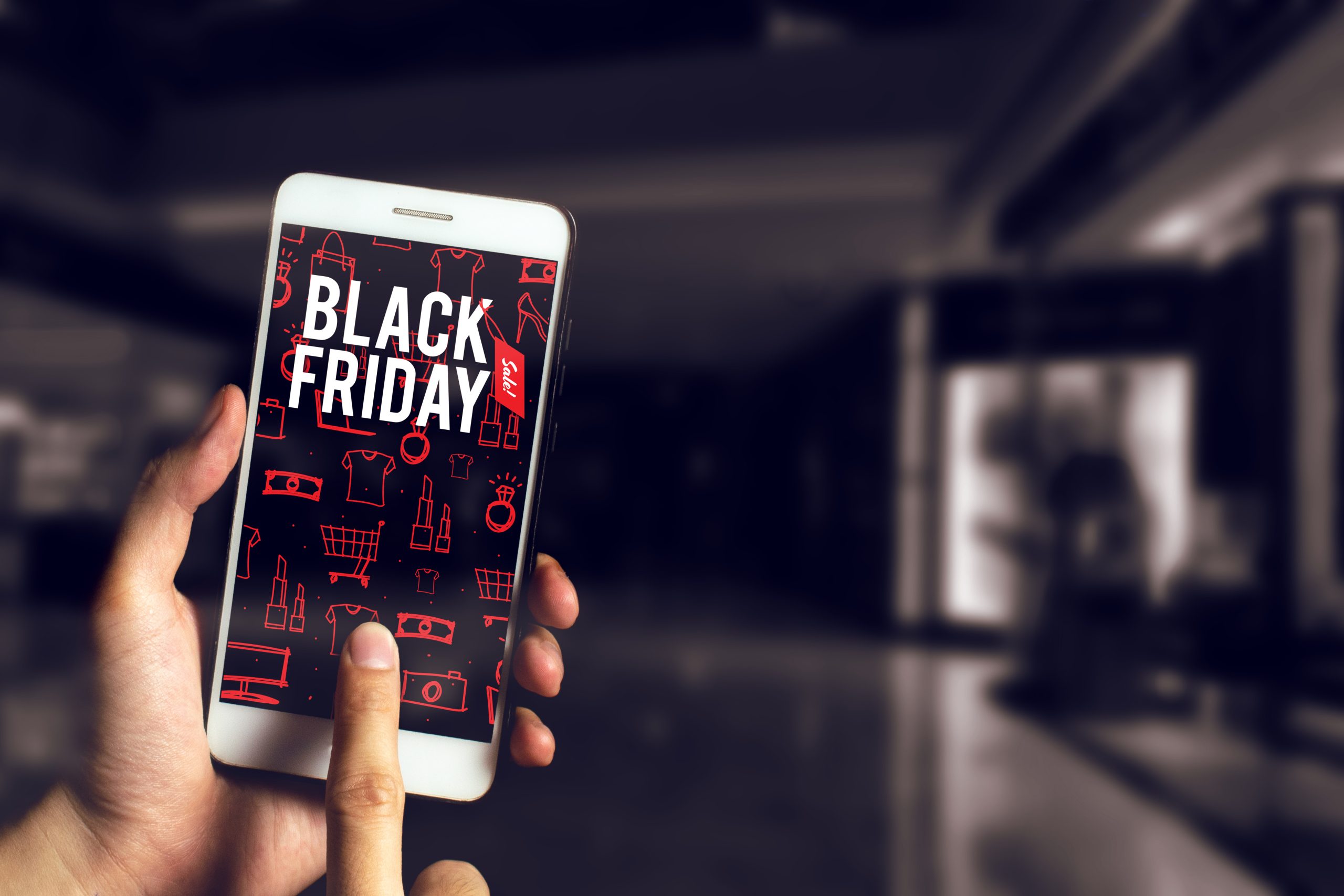 Man holding smartphone shopping during black friday. (PHOTO: Adobe Stock │ #297363624 - issaronow)