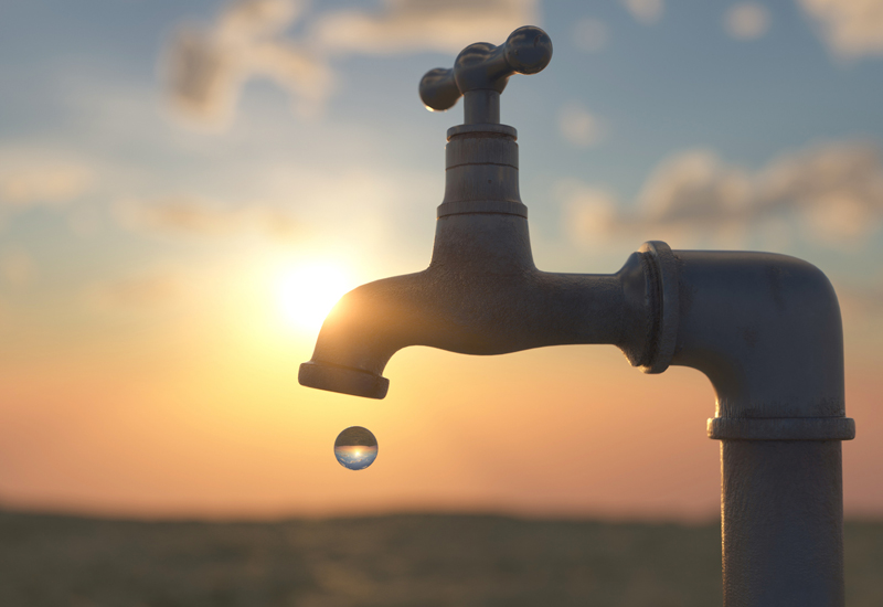 Dripping outside tap in summer showing a conceptual water ban or shortage 3d render (Photo: iStock - studio-fi)