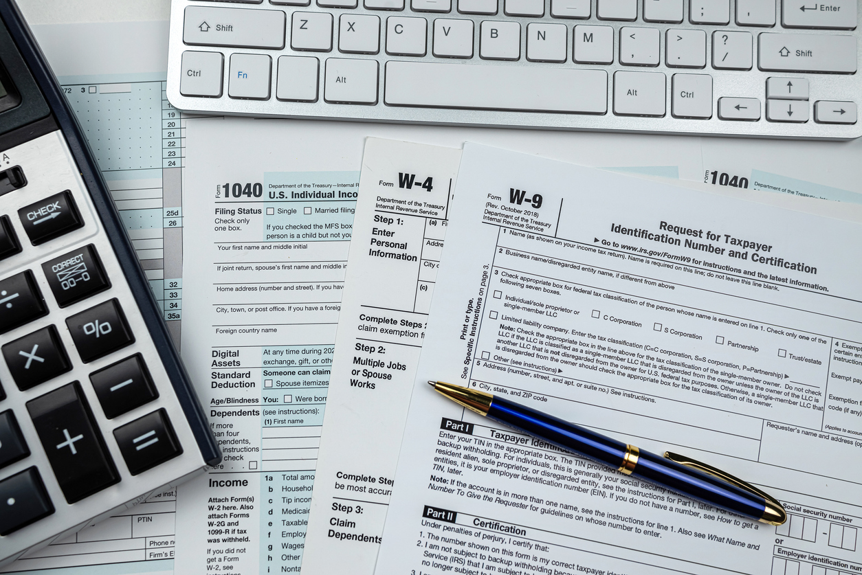 Blank 1040 us tax form with calculator and keyboard on office desk. (Photo: iStock │ #1469972260 - alfexe)