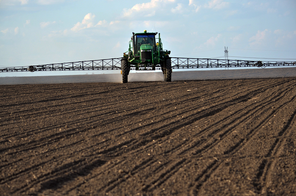 Using GPS navigation to spray herbicides.(Adobe Stock │ #152478214 - orestligetka)