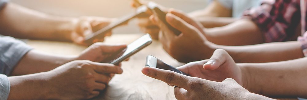 Group of friends playing app games in mobile phone and online together. (Adobe Stock │ #225254264 - Pormezz)
