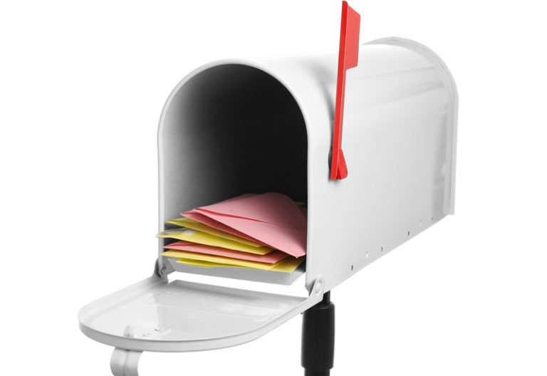 Mail box with letters. (Adobe Stock │ #330427772 - Pixel-Shot)