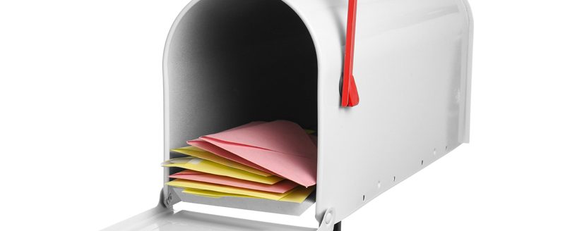 Mail box with letters. (Adobe Stock │ #330427772 - Pixel-Shot)