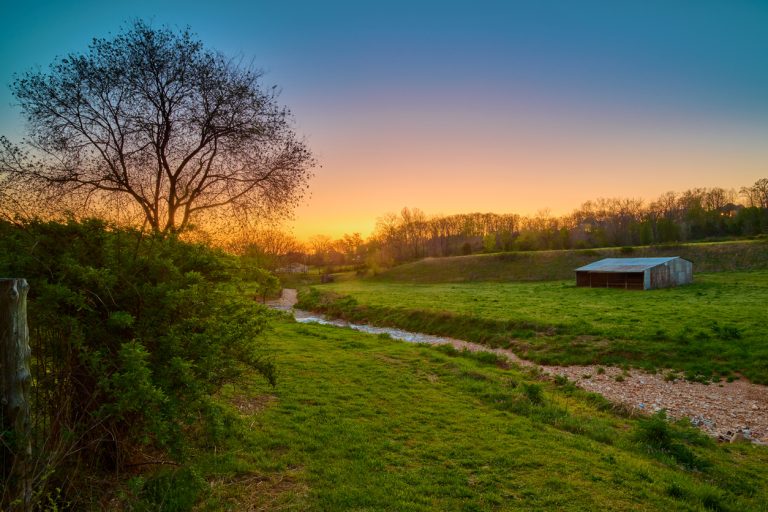 Sunset over a farm with old barn near Bentonville Arkansas. (iStock │ #1483119255 - Patrick Jennings)