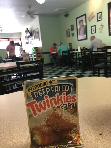 Love the old style setup, there were photos of Elvis and Marilyn Monroe all over the walls.