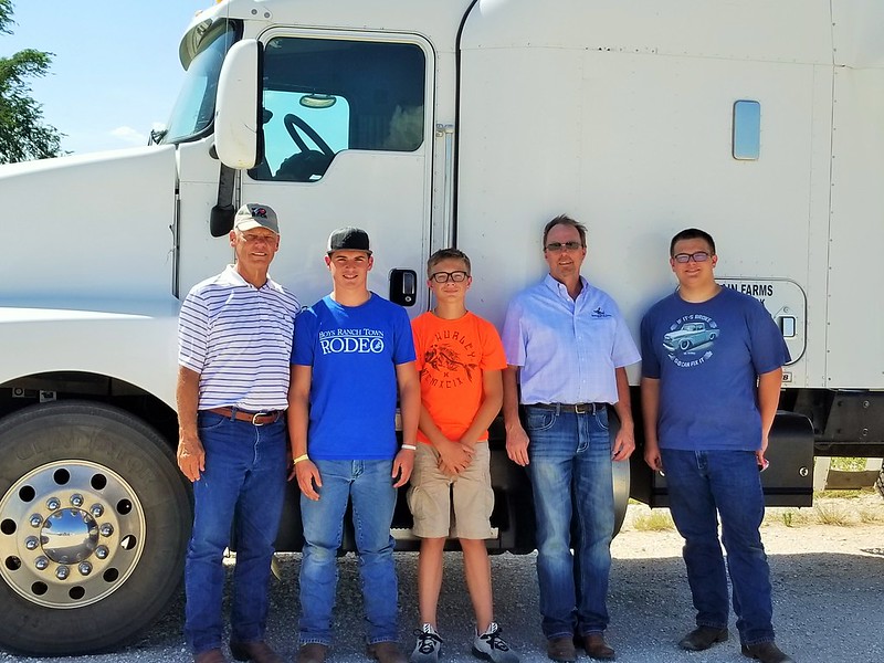 One last photo before they head out.