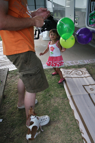 Leon gives Kaidence some bday balloons