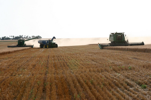 The combiners work together to keep the graincart from running too much.