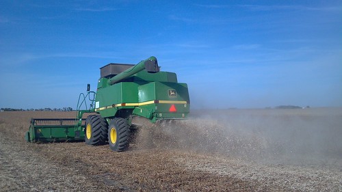 emma_rockrapidssoybeanharvest