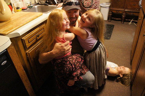 The girls saying goodbye to Lee