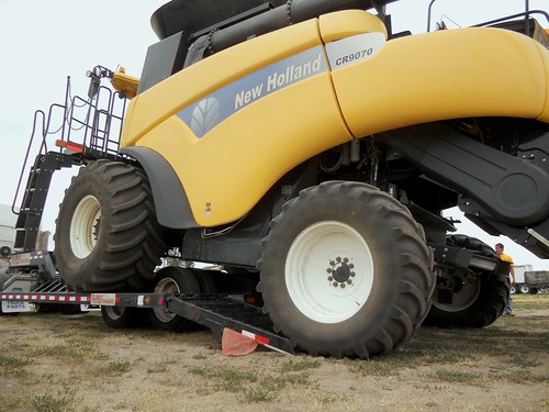 Combine loading on trailer