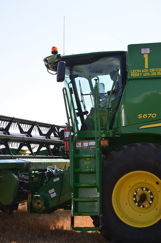 Leon hooks up a header