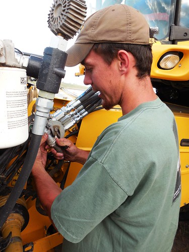 Brandon hooking up the hydraulic hoses