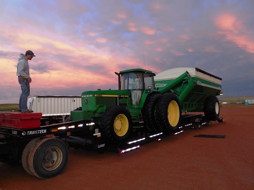 Unloading the grain cart