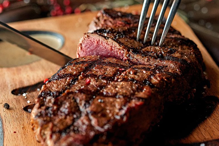 Steak. (Adobe Stock │ #276888833 - vladimirkolens)