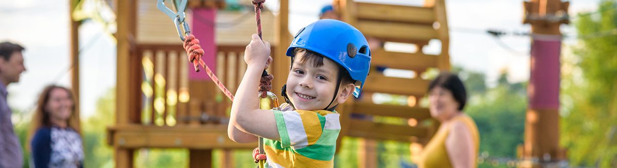 Little cute boy enjoying activity in a climbing adventure park on a summer sunny day. (Adobe Stock │ #220691397 - pahis)