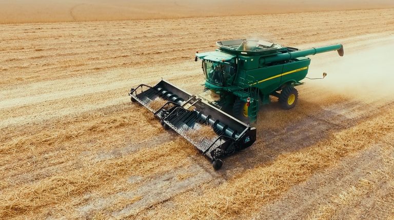 Bish dual-head pickup header in the field. (Courtesy photo.)