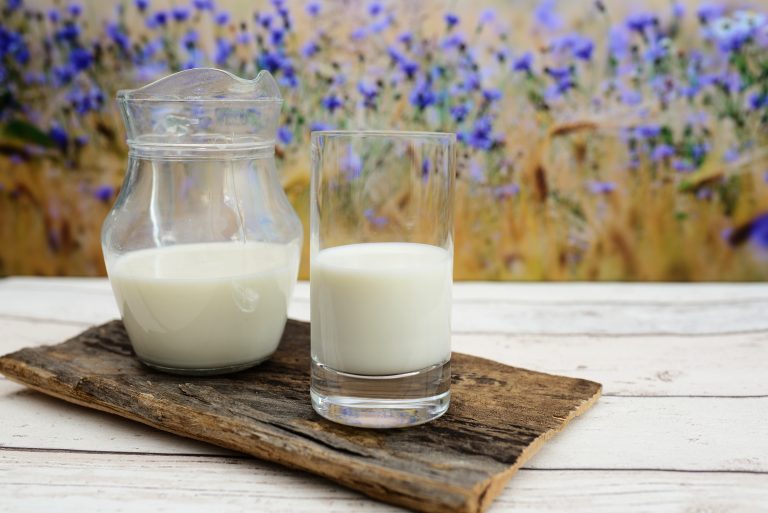 Glass and pitcher of milk: congerdesign. Photo courtesy of Pixabay.