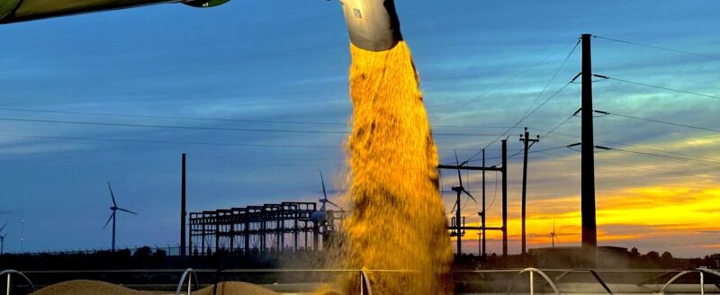 To have a good harvest requires farmers to take care of their equipment. (File photo by Brian Jones.)